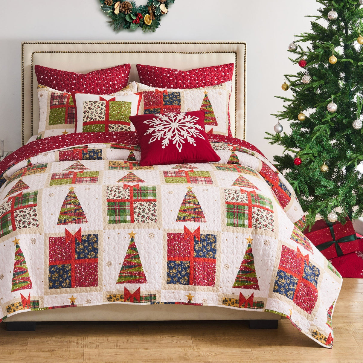 Holiday Halls Quilt Set