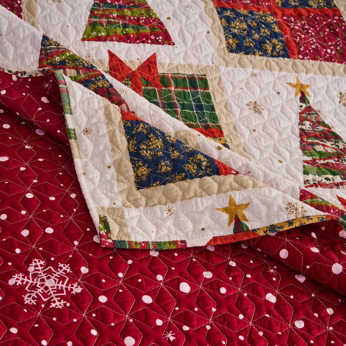 Holiday Halls Quilt Set