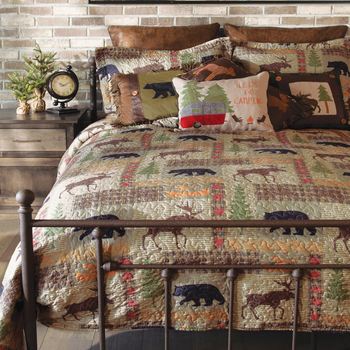 Gathering Earth Lake Lightweight Quilt main image 0
